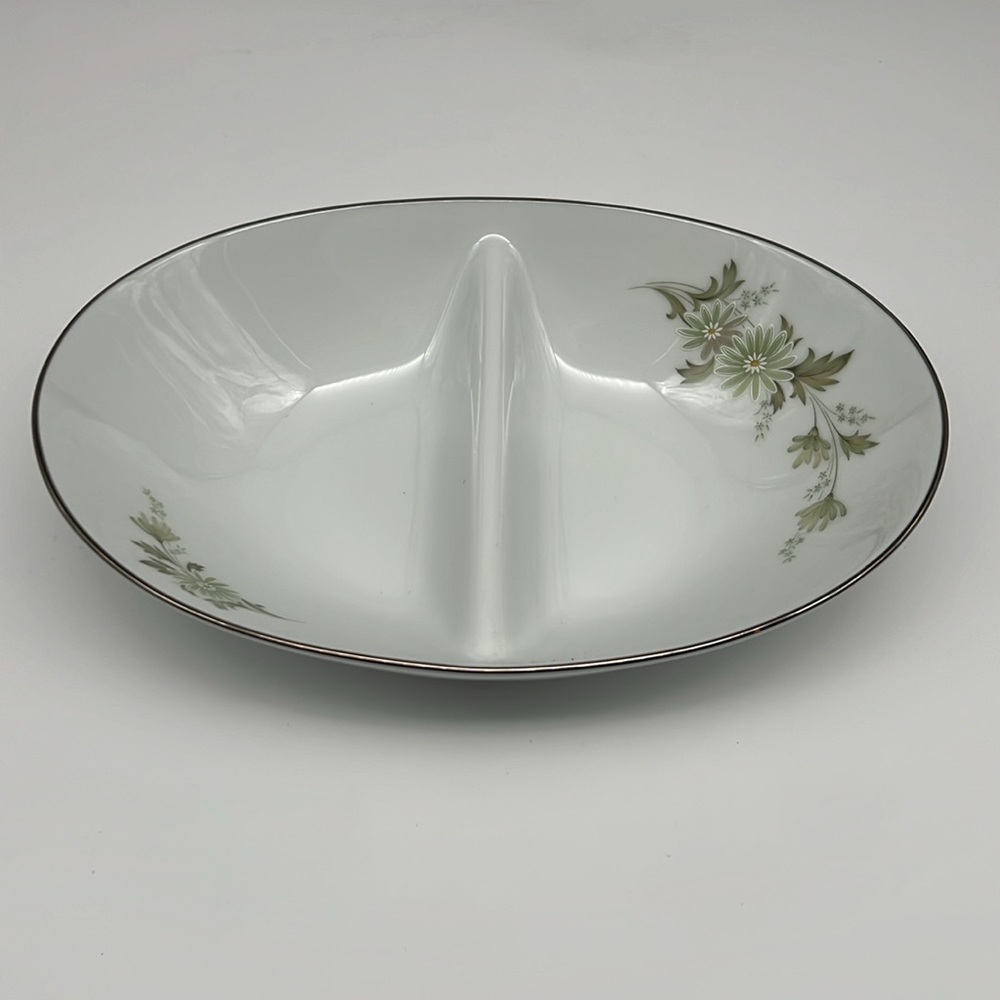 Noritake Soroya 6853 Divided Oval Serving Dish Light‎ Green Daisy Floral Pattern